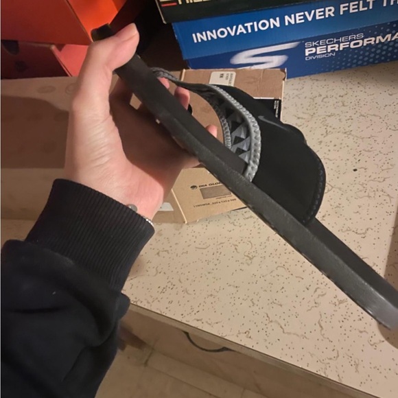 Nike Black and Gray Flip-Flops - Picture 4 of 6